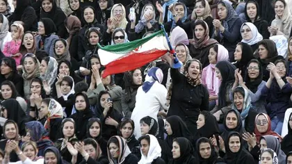 Iraniencele n-au voie să urmărească Euro 2012 în locurile publice