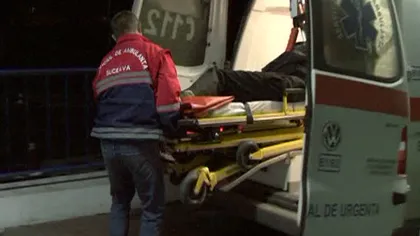 Un bărbat a ajuns la spital după ce a fost LOVIT ÎN PLIN de o ambulanţă aflată în misiune