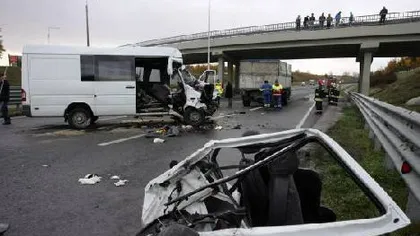 Un microbuz românesc s-a ciocnit cu un camion, în Ungaria. Patru persoane au murit VIDEO