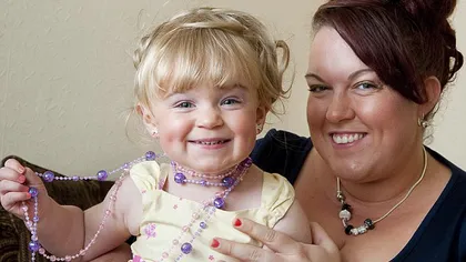INCREDIBIL: O fetiţă de 1 an şi 11 luni, concurentă la titlul de Miss. I-au pus extensii, e bronzată