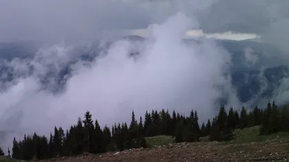 Furtuni şi viituri la munte. Un turist a murit în Masivul Bucegi. Transalpina a fost blocată VIDEO