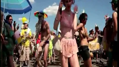 Au sărbătorit marea cu Parada Sirenelor VIDEO