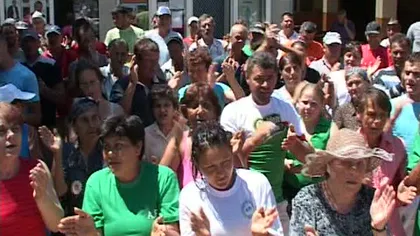Proteste în Ialomiţa: Peste 100 de persoane reclamă FRAUDAREA alegerilor VIDEO