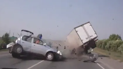 Accident GROAZNIC pe o şosea din Rusia VIDEO