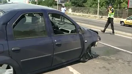Accident pe DN1: Două persoane, rănite după ce maşina în care se aflau s-a răsturnat VIDEO