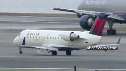 Doi pasageri s-au înţepat cu ace de cusut găsite în sandvicirile din avion