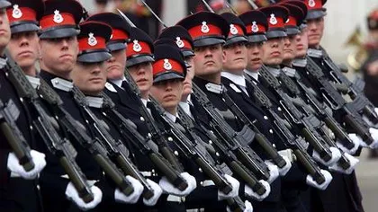 Marea Britanie îşi reduce drastic efectivele forţelor armate
