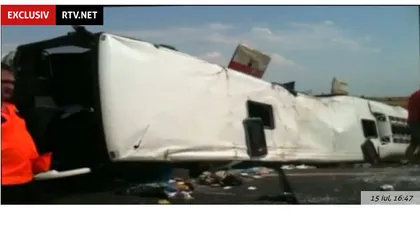 Autocar răsturnat la Nădlac. O femeie a murit, 27 de persoane sunt rănite VIDEO