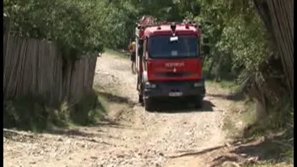 Intervenţie cu autospeciala. Seceta a lăsat zeci de familii dintr-un sat din Mehedinţi fără apă