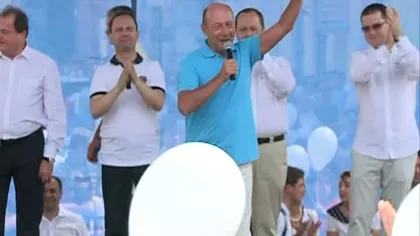 Miting de susţinerea a lui Băsescu, la Cluj. Preşedintele suspendat a dat ochii cu poporul VIDEO