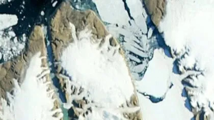 Un ICEBERG GIGANT s-a desprins dintr-un gheţar din Groenlanda VIDEO