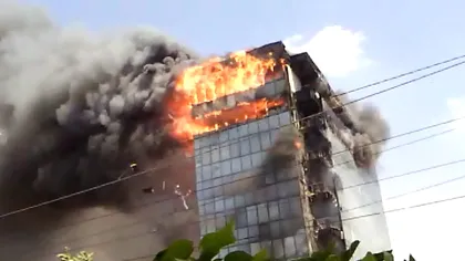 Imagini de la incendiul din Militari: O clădire de birouri a luat foc în zona Podul Ciurel