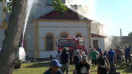 Incendiu la o biserică din Sf. Gheorghe: Turla s-a prăbuşit VIDEO