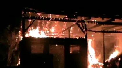 O gospodărie din Suceava a fost incendiată intenţionat VIDEO