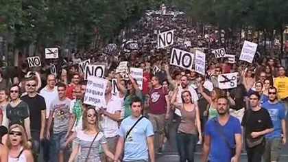 Mii de manifestanţi anti-austeritate s-au bătut cu forţele de ordine, la Madrid VIDEO