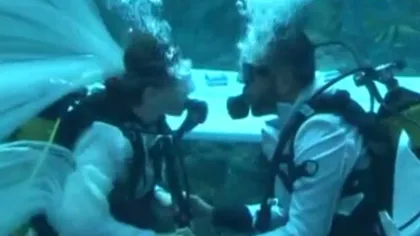 Nuntă sub apă: Doi tineri s-au căsătorit în acvariul de la Istanbul VIDEO