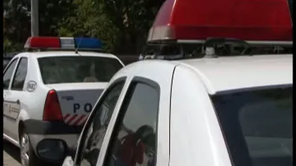 Doi poliţişti şi un jandarm, bătuţi de un tânăr din Mehedinţi