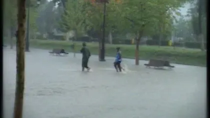 Potop în Cernavodă. Centrul oraşului s-a transformat într-un lac VIDEO