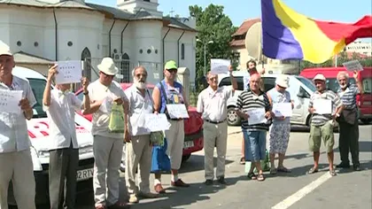 Protest la poarta lui Traian Băsescu VIDEO