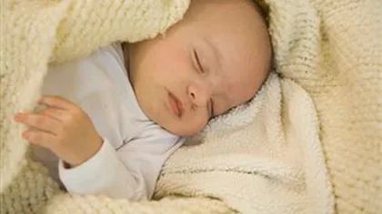 Haine bebeluşi: Cum să îţi îmbraci copilul vara