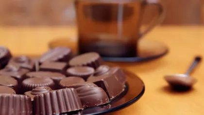 De ce anumite alimente, precum ciocolata sau ceaiul, ne fac să ne simţim bine