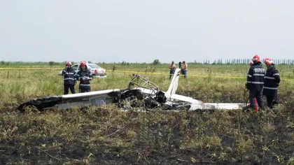 Un avion militar s-a prăbuşit lângă Craiova. Pilotul a murit, a doua persoană s-a catapultat VIDEO