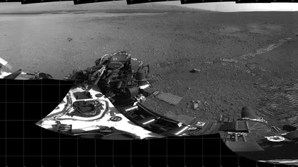 Robotul Curiosity s-a deplasat pentru prima dată de la sosirea pe Marte FOTO