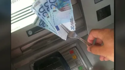 Hoţii români debordează de imaginaţie. Jefuiesc bancomatele cu furculiţa VIDEO
