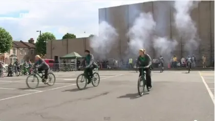 Spectacol cu artificii şi sincron pe bicicletă VIDEO