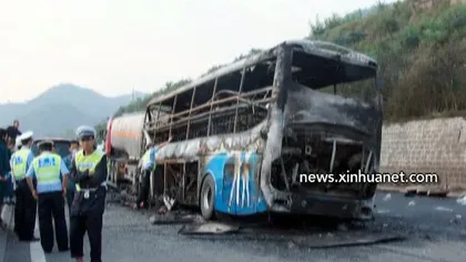 Accident grav în China: 36 de persoane au murit după ce un autobuz s-a ciocnit cu o cisternă VIDEO