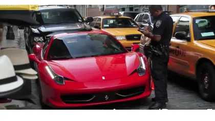 Şoferului unui Ferrari 458 Spider, tăvălit de doi poliţişti VIDEO