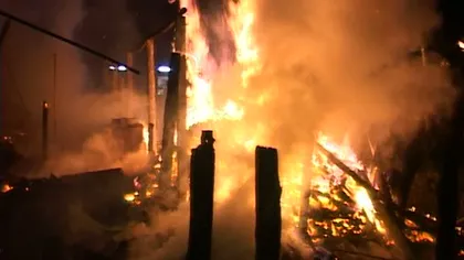 Incendiu puternic în Gorj: O casă a fost făcută scrum VIDEO