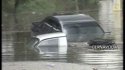 Furtunile au făcut ravagii: Trafic paralizat şi străzi inundate în mai multe oraşe din ţară VIDEO