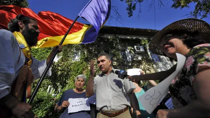 Proteste la Cotroceni, ziua a patra. Trei parlamentari au scandat alături de mulţime VIDEO