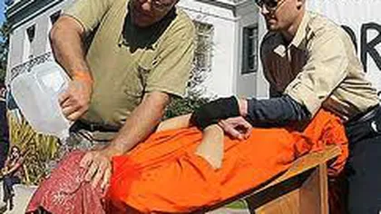 Ca la Guantanamo: Un american îşi torturează fiica prin simularea înecului