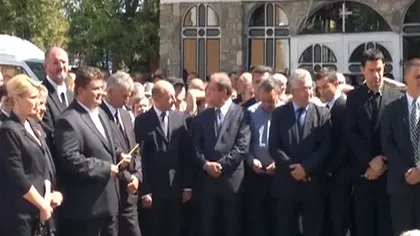 Soţia lui Gheorghe Flutur a fost înmormântată. Băsescu şi liderii PDL, prezenţi la funeralii VIDEO