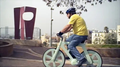 Invenţie eco inedită: Bicicleta din carton, extrem de rezistentă VIDEO