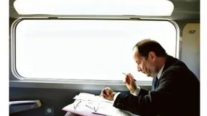 Un preşedinte NORMAL: Francois Hollande şi prietena lui au plecat în concediu cu trenul