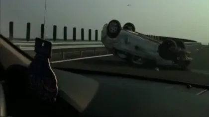 Accident pe autostradă: Două maşini s-au acroşat, trei copii au ajuns la spital VIDEO