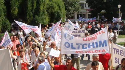 Protest la Oltchim: Peste de 500 de angajaţi vor fi trimişi în şomaj tehnic