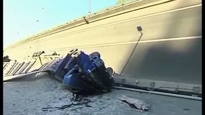 Trei persoane au murit după ce un pod s-a prăbuşit în China VIDEO