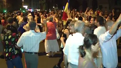Miting anti-Băsescu la Universitate. Protestatarii au blocat traficul aproape trei ore VIDEO