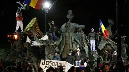 A patra zi de proteste. Peste 150 de oameni, la mitingul anti-Băsescu din Piaţa Universităţii