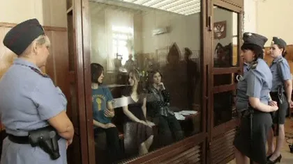 Pussy Riot îi dedică, din închisoare, un nou cântec preşedintelui rus: 