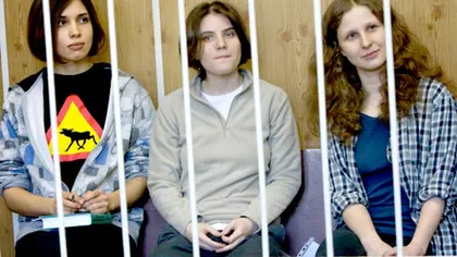 Două membre ale trupei Pussy Riot AU FUGIT din Rusia