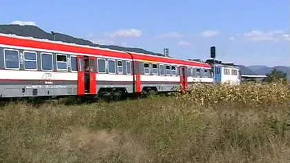 Baia Mare: O fată a ajuns la spital după ce maşina în care se afla a fost lovită de tren VIDEO