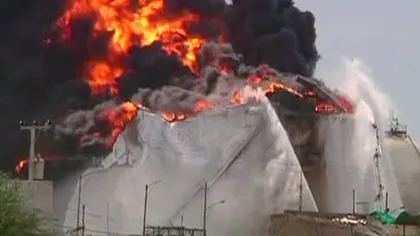 Incendiul de la rafinăria Amuay din Venezuela s-a extins VIDEO