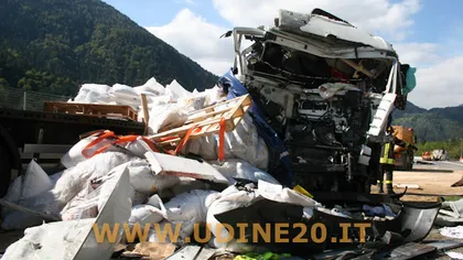 Trei români au murit într-un accident în Italia. Vezi o GALERIE FOTO de la locul tragediei