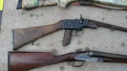 Un arădean deţinea ilegal trei arme de vânătoare şi muniţie aferentă