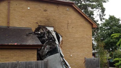 ACCIDENT BIZAR: O maşină a zburat direct la primul etaj al unei case FOTO